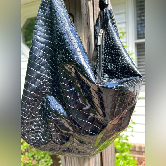 Twisted Straps Shoulder Bag. Shinny and Soft - Picture 3 of 7